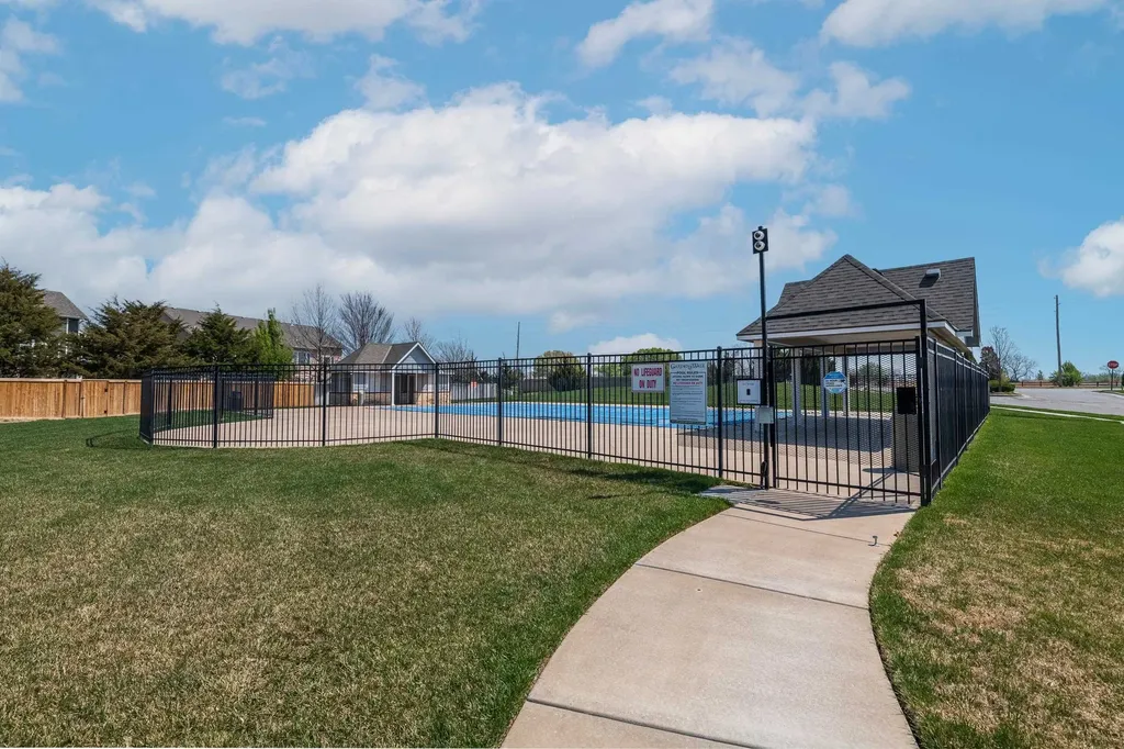1836 N Split Rail Wichita KS 67230