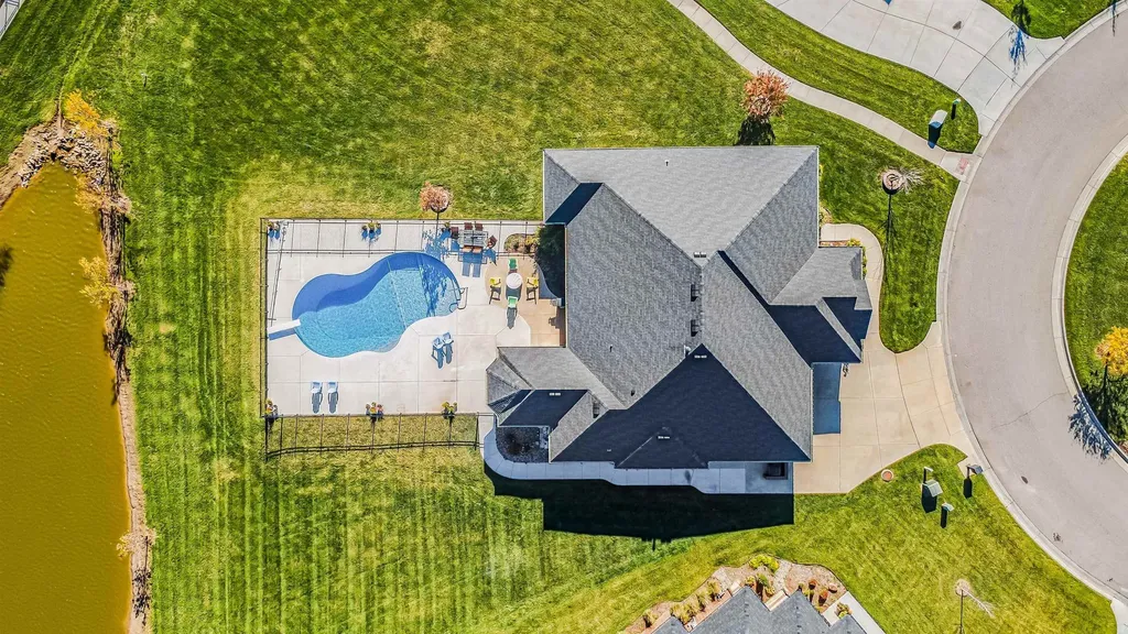 3854 N Red Fox Circle Maize KS 67101