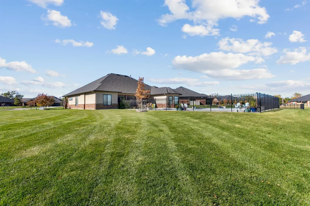 3854 N Red Fox Circle Maize KS 67101