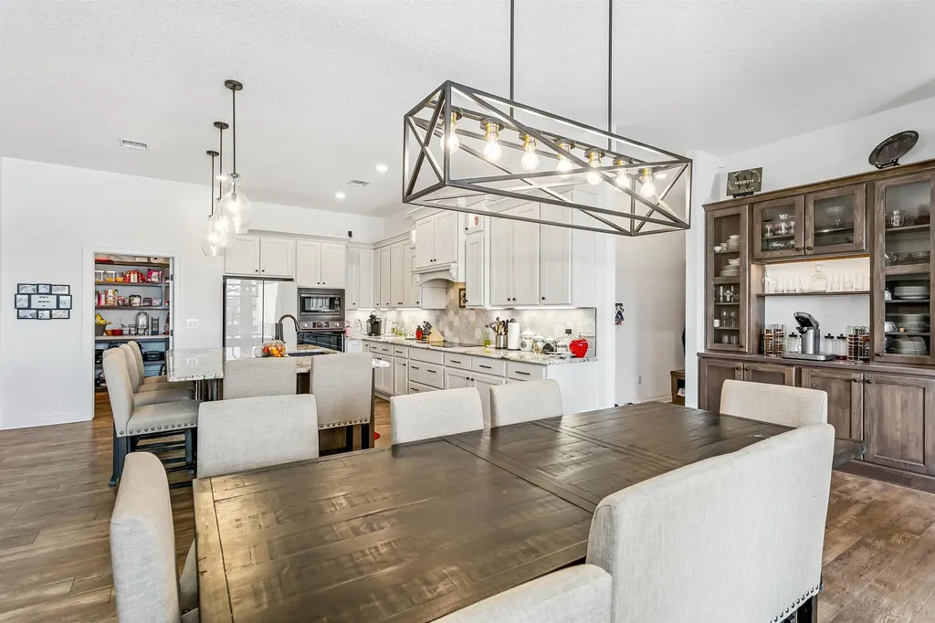 3854 N Red Fox Circle Maize KS 67101