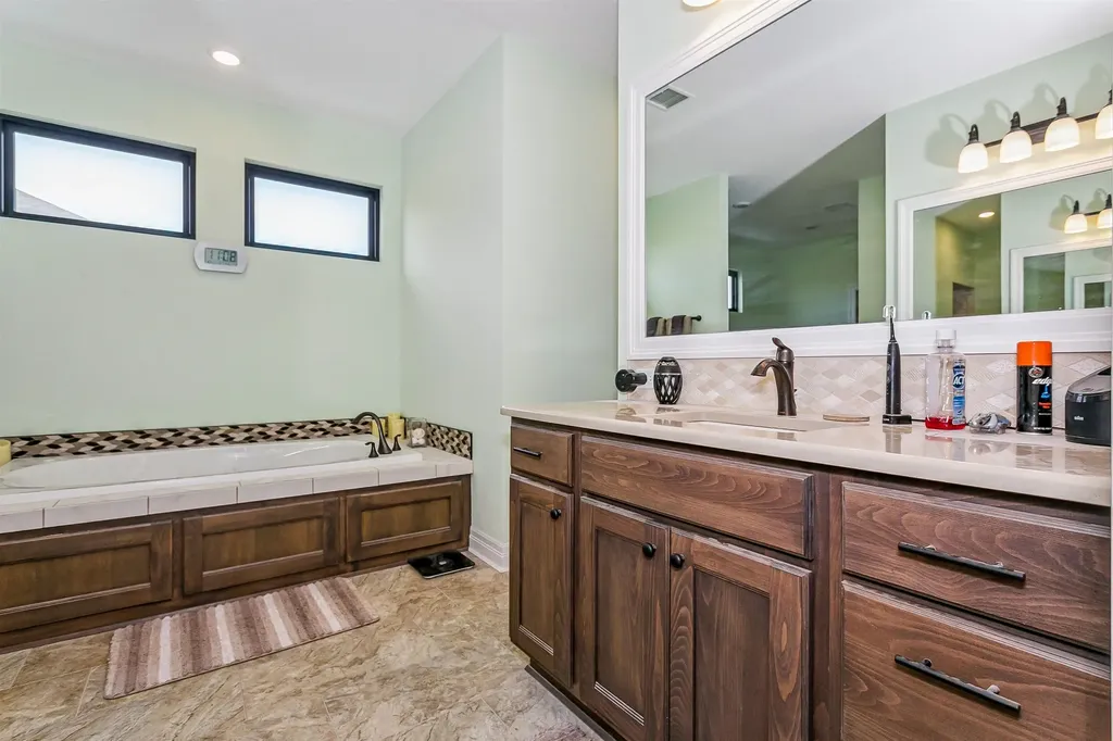3854 N Red Fox Circle Maize KS 67101