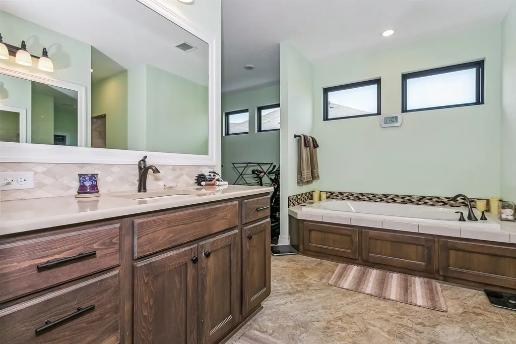 3854 N Red Fox Circle Maize KS 67101