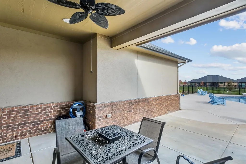 3854 N Red Fox Circle Maize KS 67101