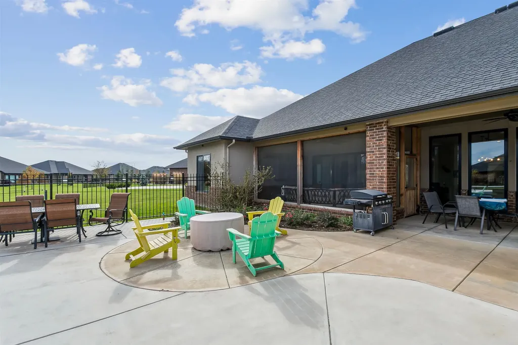 3854 N Red Fox Circle Maize KS 67101