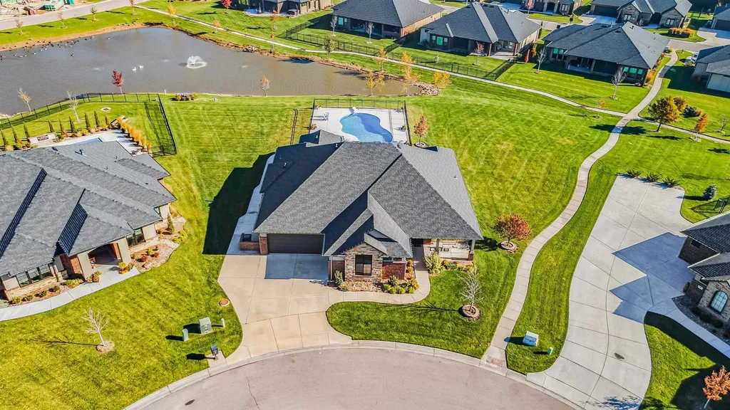 3854 N Red Fox Circle Maize KS 67101