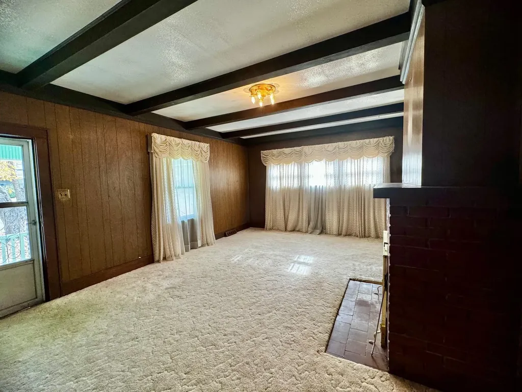 1006 N Washington Avenue Wellington KS 67152