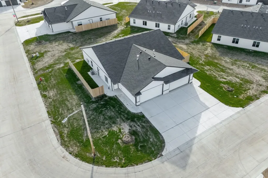 471 E Harper Street Valley Center KS 67147-8948