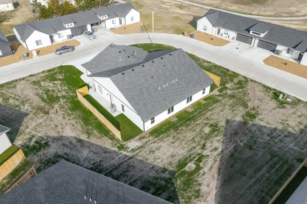 471 E Harper Street Valley Center KS 67147-8948