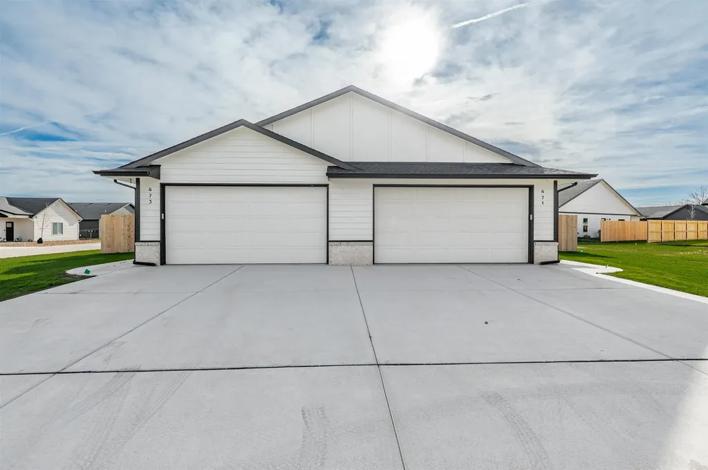 471 E Harper Street Valley Center KS 67147-8948