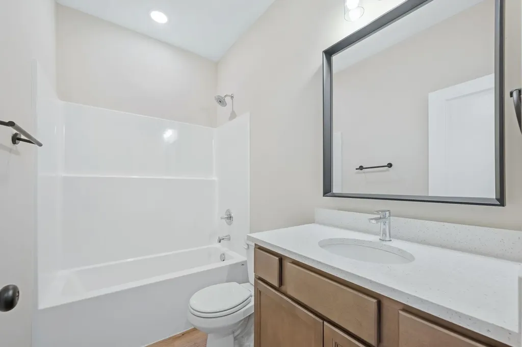 473 E Harper Street Valley Center KS 67147-8948