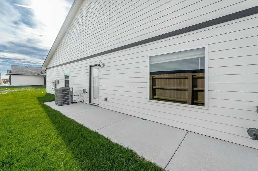 473 E Harper Street Valley Center KS 67147-8948