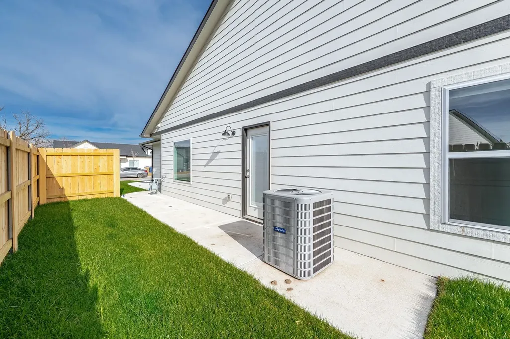 473 E Harper Street Valley Center KS 67147-8948