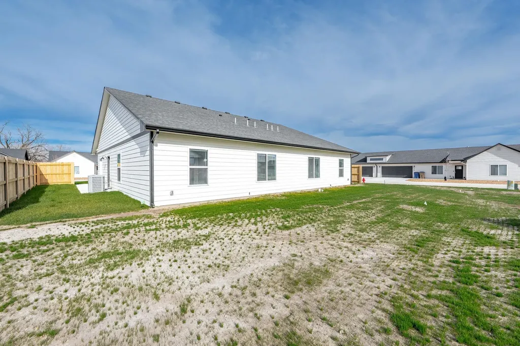 473 E Harper Street Valley Center KS 67147-8948