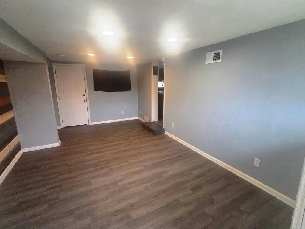 918 S Sedgwick Wichita KS 67213