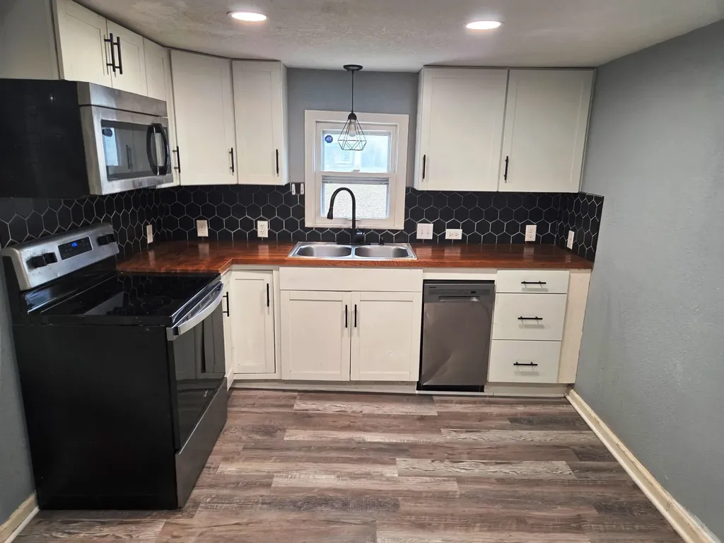 918 S Sedgwick Wichita KS 67213