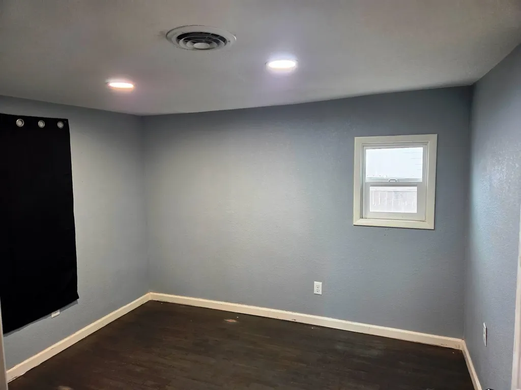 918 S Sedgwick Wichita KS 67213