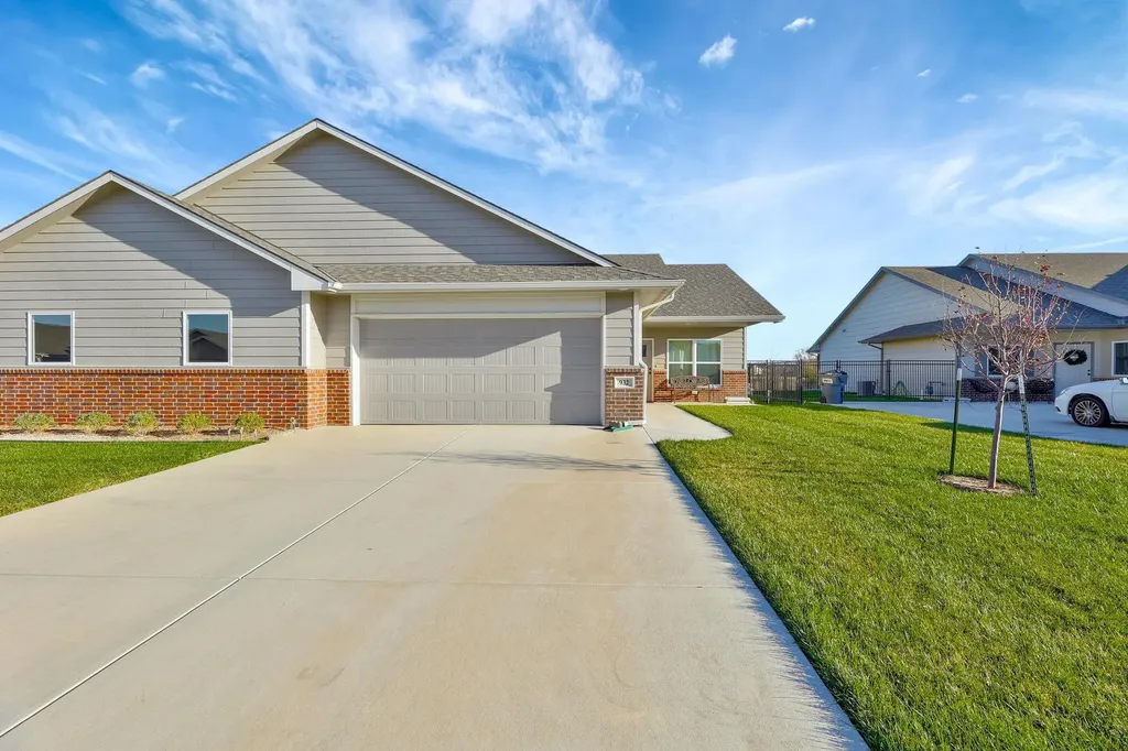 932 N Cloverleaf Street Goddard KS 67052