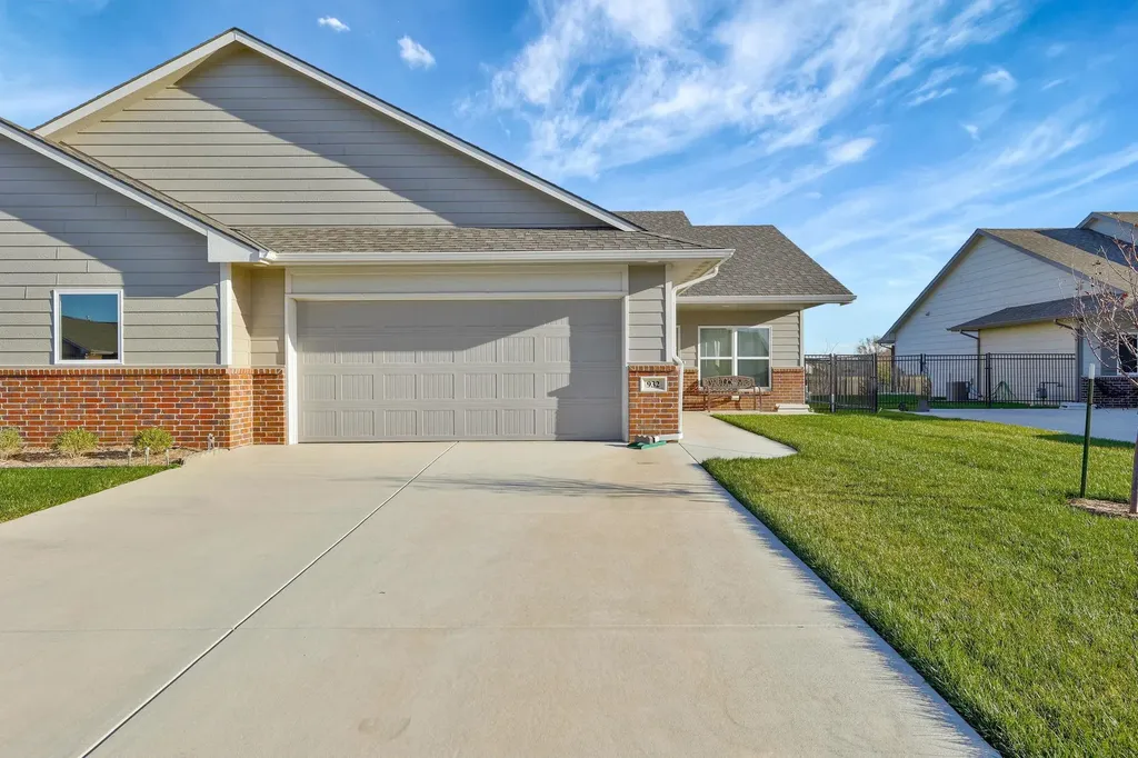 932 N Cloverleaf Street Goddard KS 67052