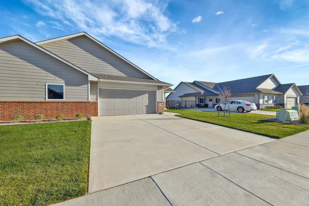 932 N Cloverleaf Street Goddard KS 67052