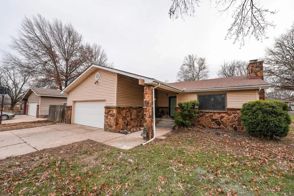 509 W 13th Avenue El Dorado KS 67042