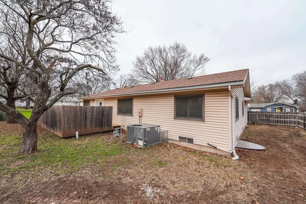 509 W 13th Avenue El Dorado KS 67042