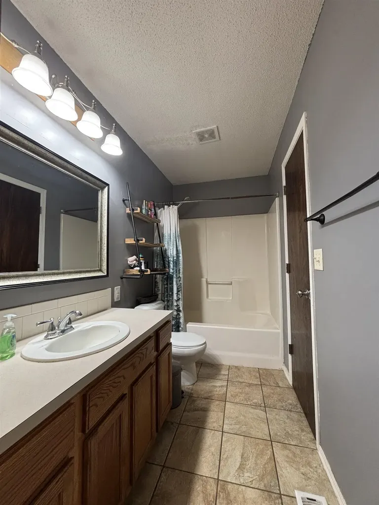 1314 E Hurley Street Haysville KS 67060