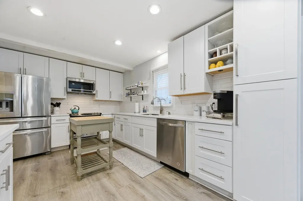 4004 Clarendon Street Bel Aire KS 67220