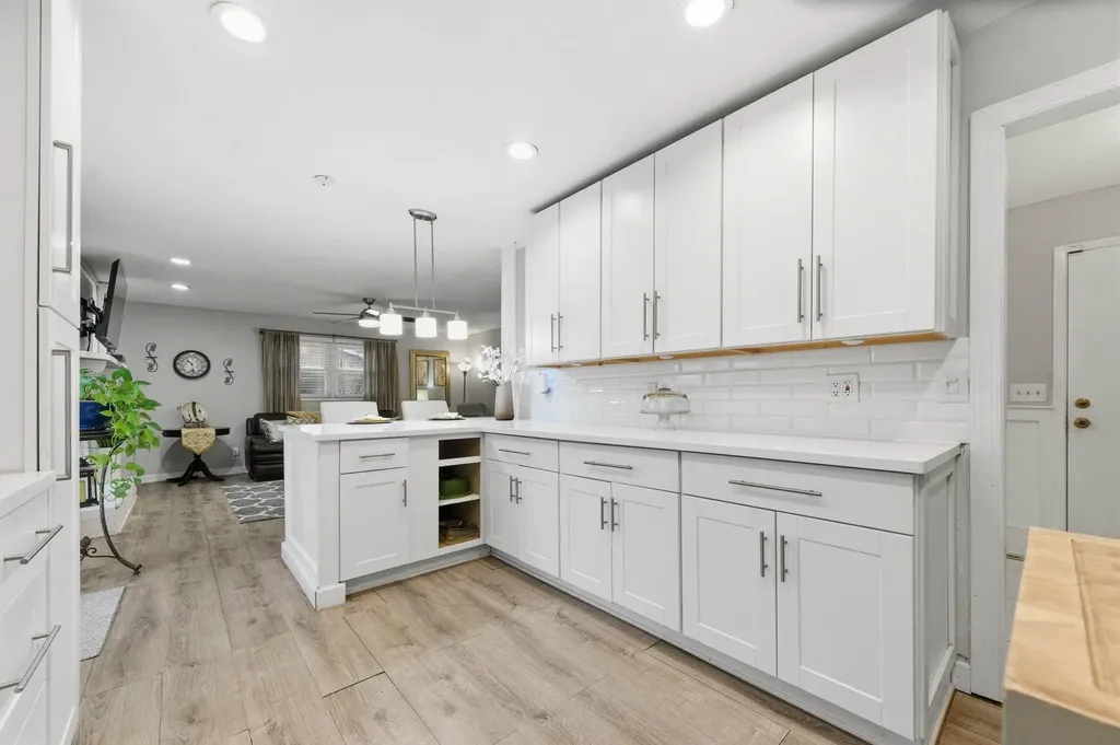 4004 Clarendon Street Bel Aire KS 67220