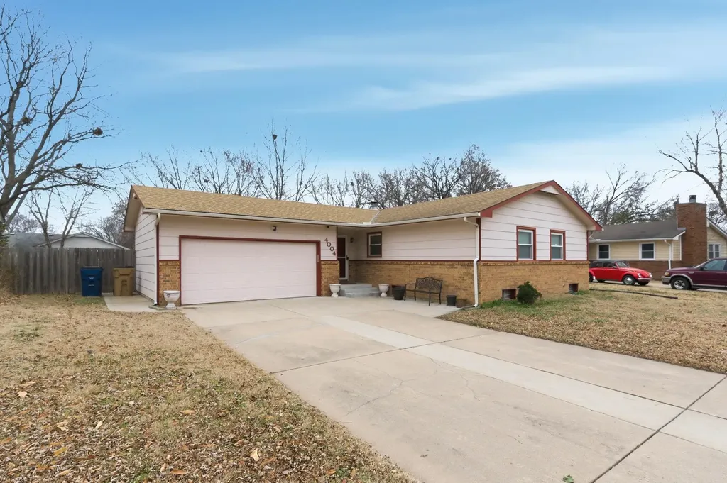 4004 Clarendon Street Bel Aire KS 67220