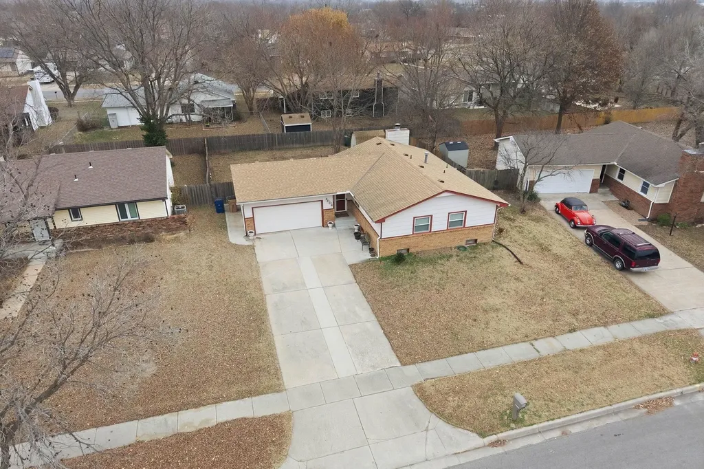 4004 Clarendon Street Bel Aire KS 67220
