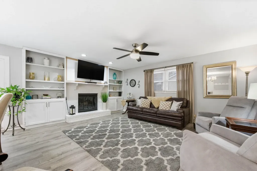 4004 Clarendon Street Bel Aire KS 67220