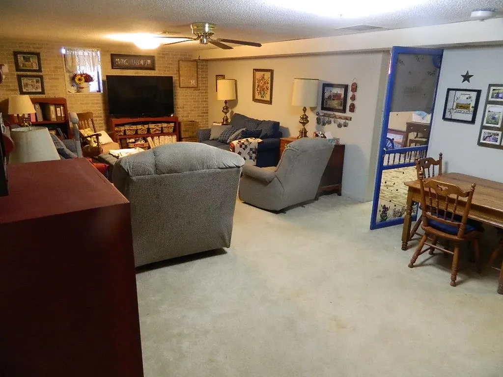 4622 E 9th Avenue Winfield KS 67156
