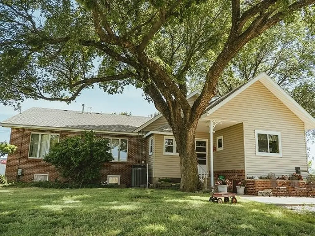 4622 E 9th Avenue Winfield KS 67156
