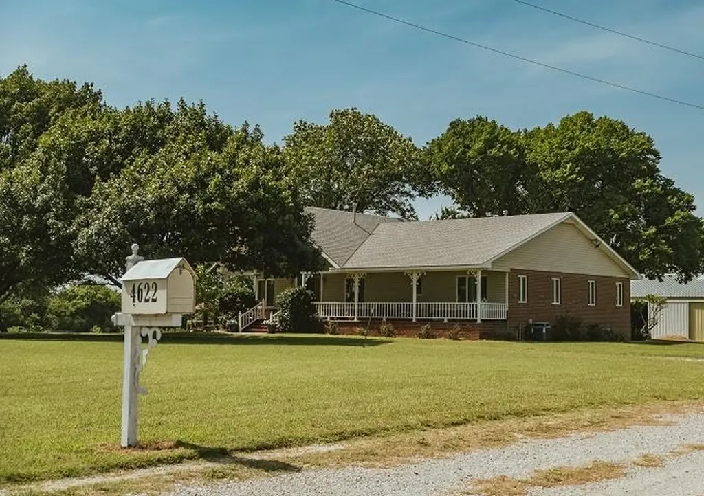 4622 E 9th Avenue Winfield KS 67156
