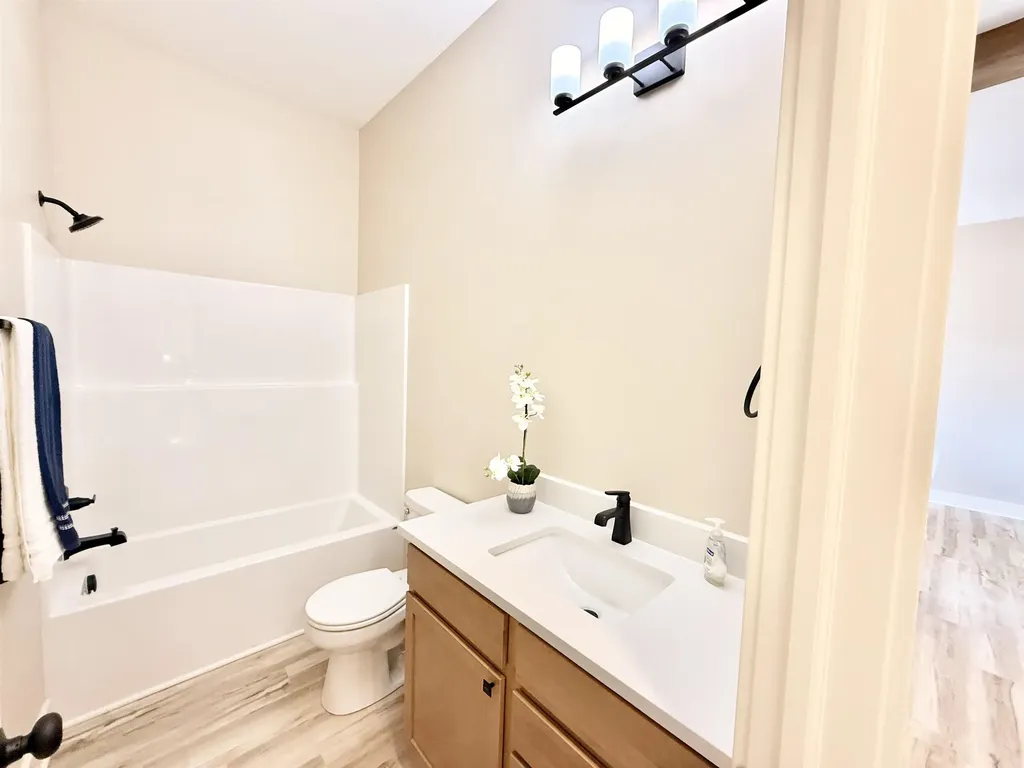 2207 S Chateau Court Wichita KS 67207
