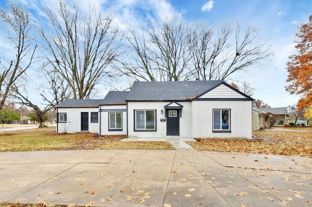 5608 E Park Hollow Drive Wichita KS 67208