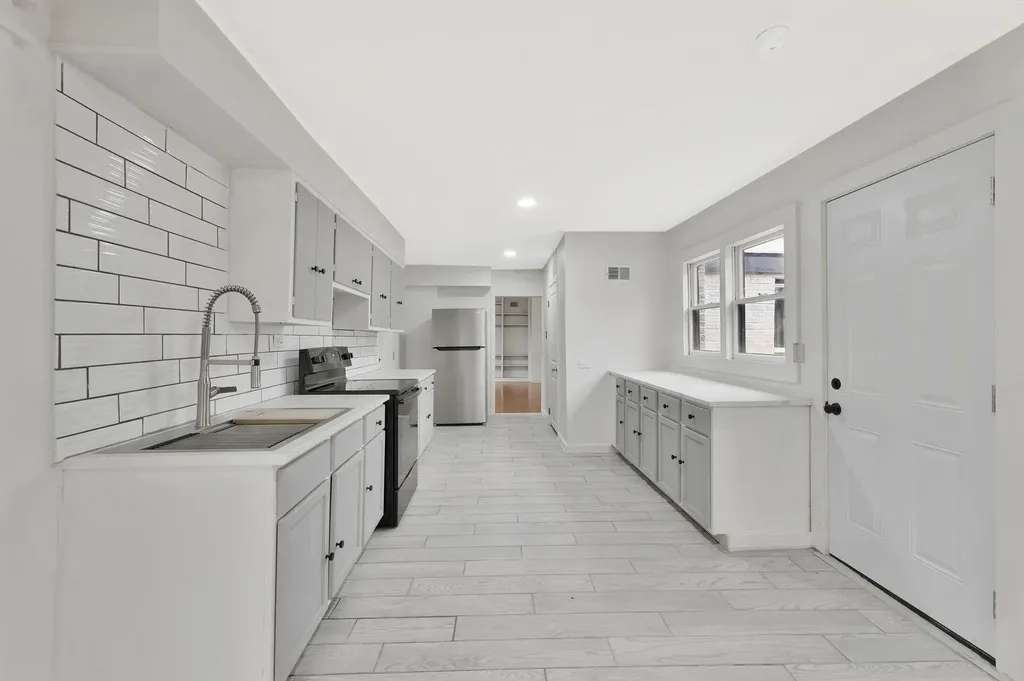 5608 E Park Hollow Drive Wichita KS 67208