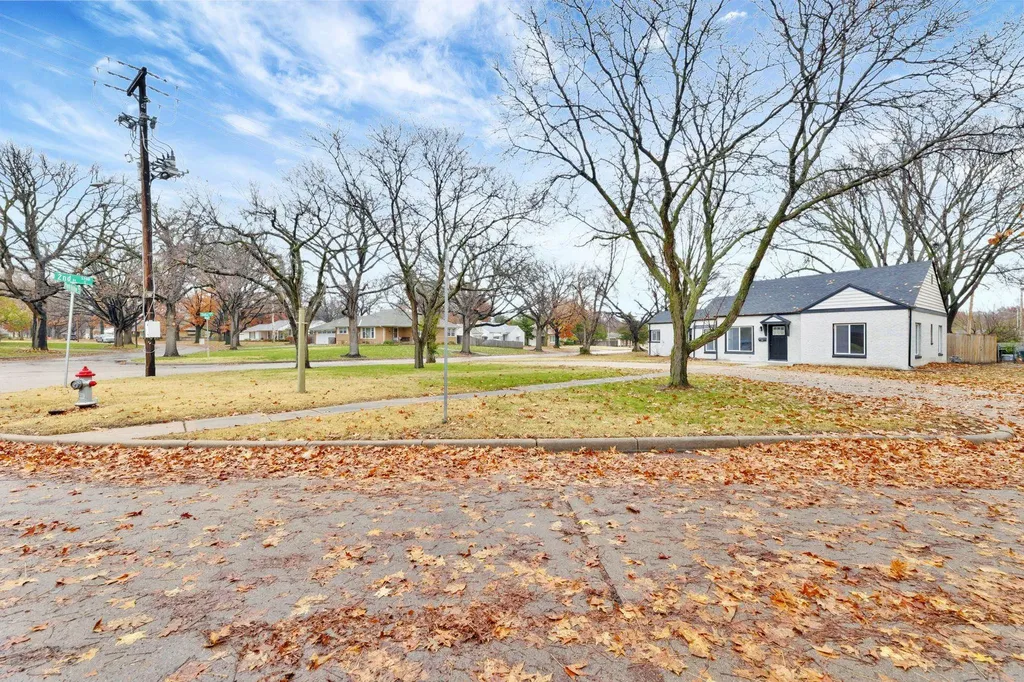 5608 E Park Hollow Drive Wichita KS 67208
