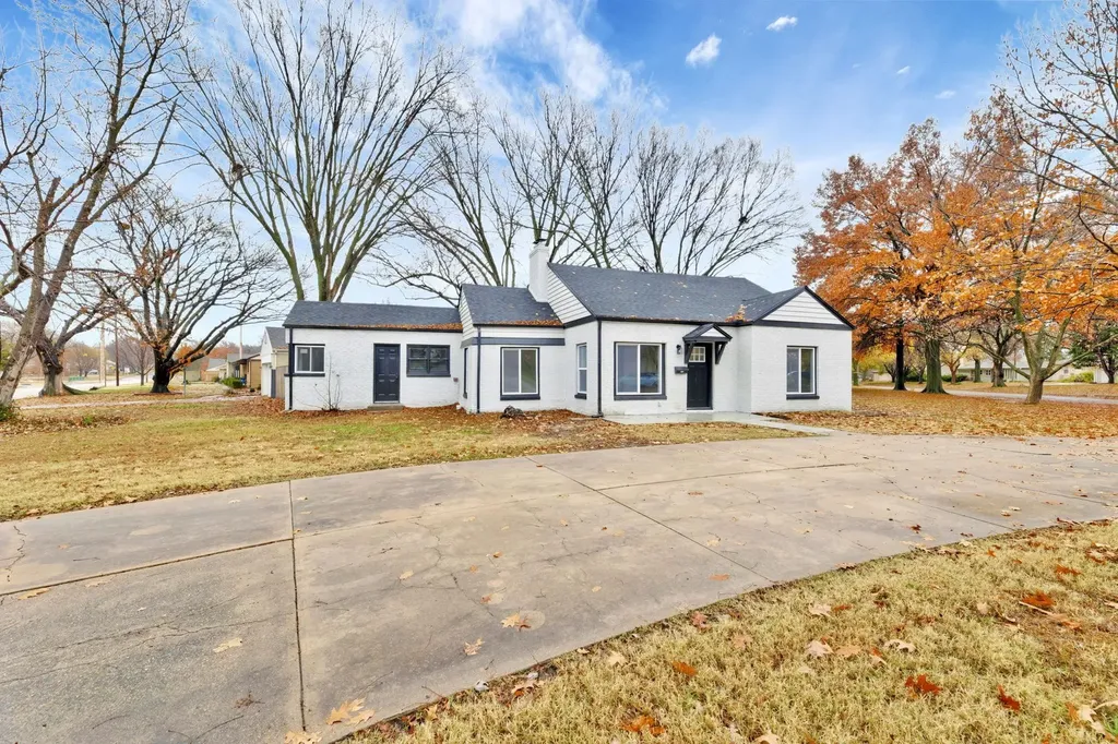 5608 E Park Hollow Drive Wichita KS 67208