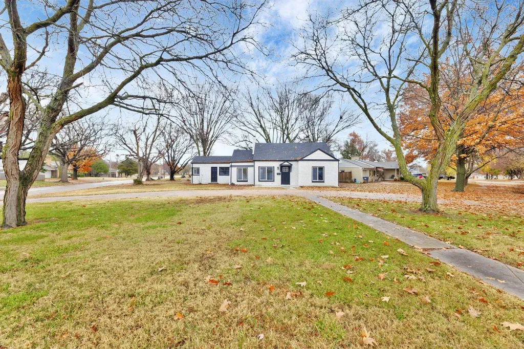 5608 E Park Hollow Drive Wichita KS 67208