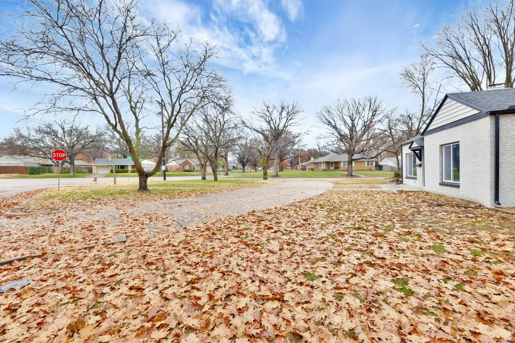 5608 E Park Hollow Drive Wichita KS 67208