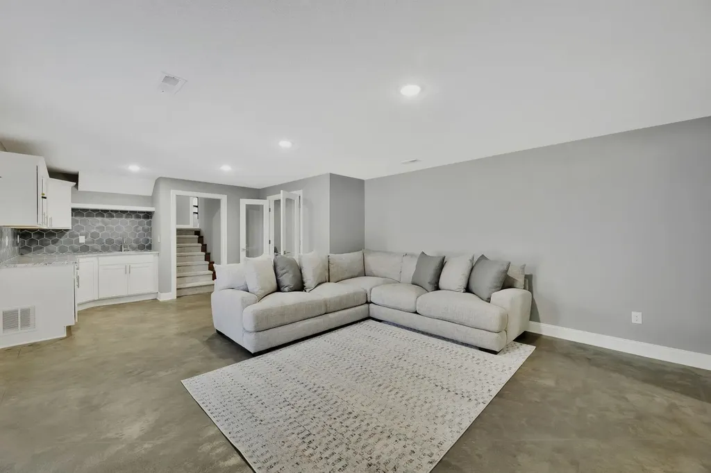 5009 N Saker Street Wichita KS 67219