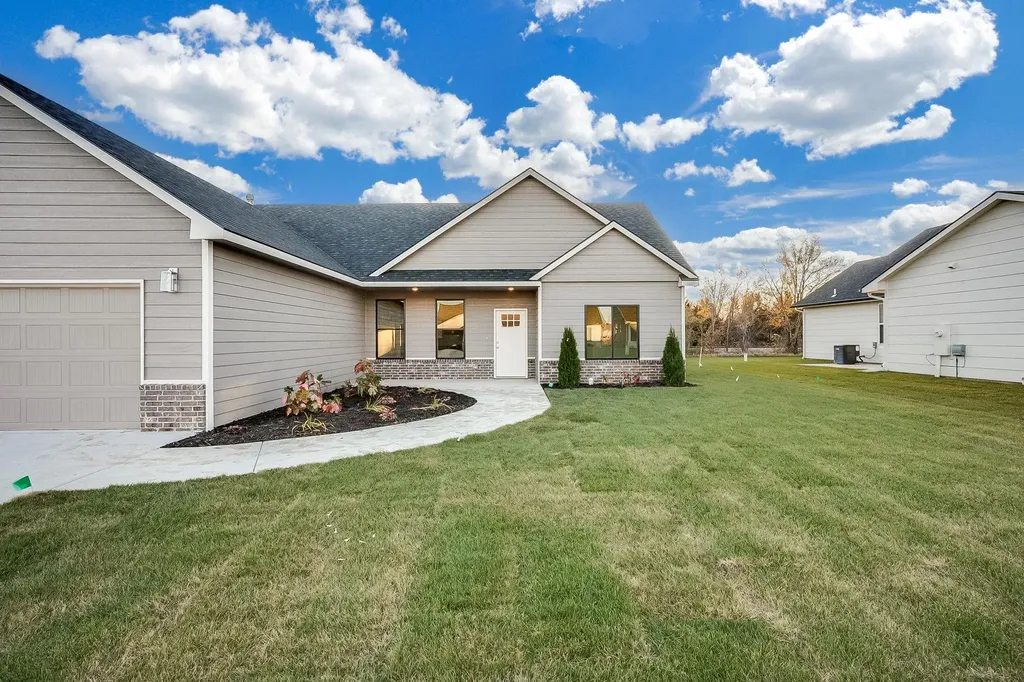 613 S Sweetwater Maize KS 67101