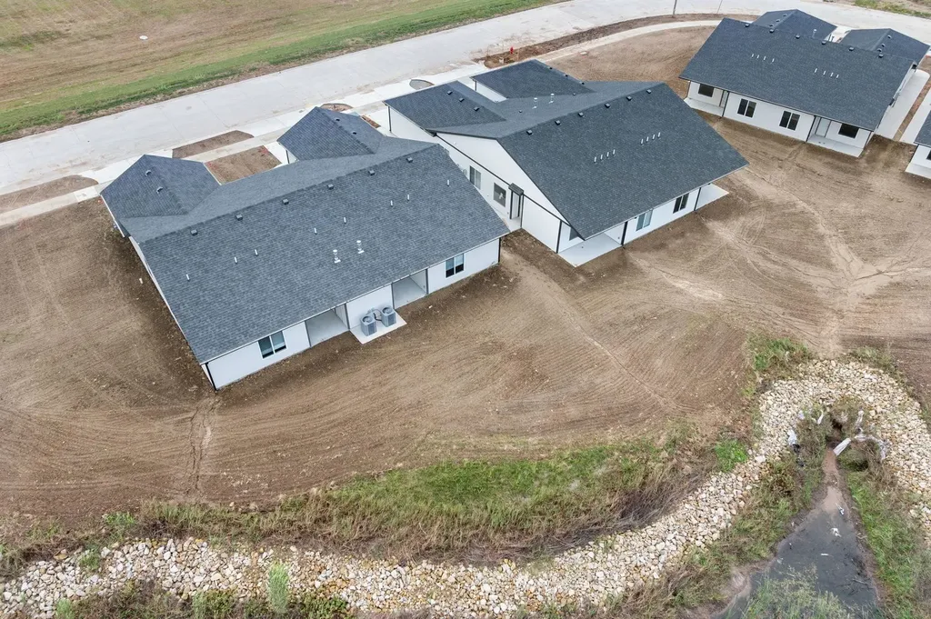 841 S Wybern Street Valley Center KS 67147-8977