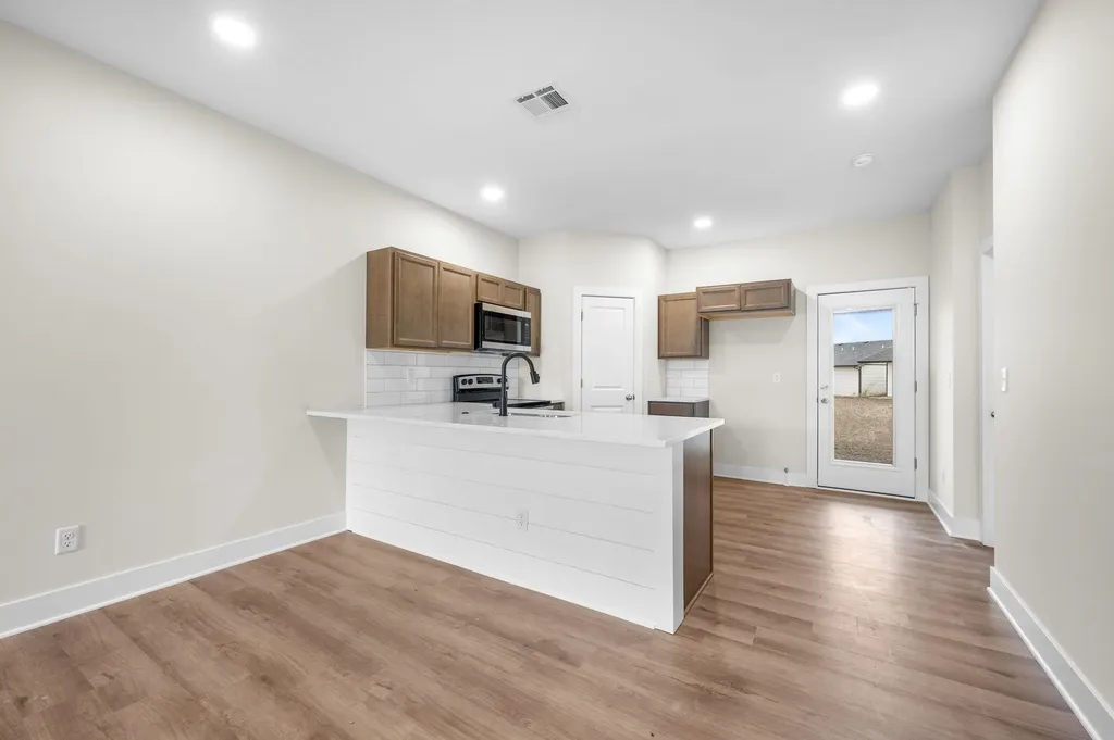 841 S Wybern Street Valley Center KS 67147-8977