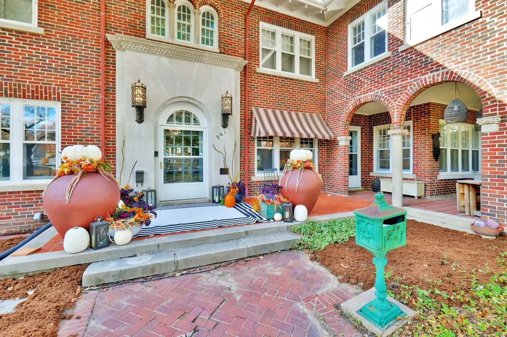 201 N Broadview Street Wichita KS 67208
