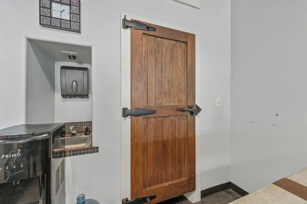 103 W Spring Avenue Conway Springs KS 67031