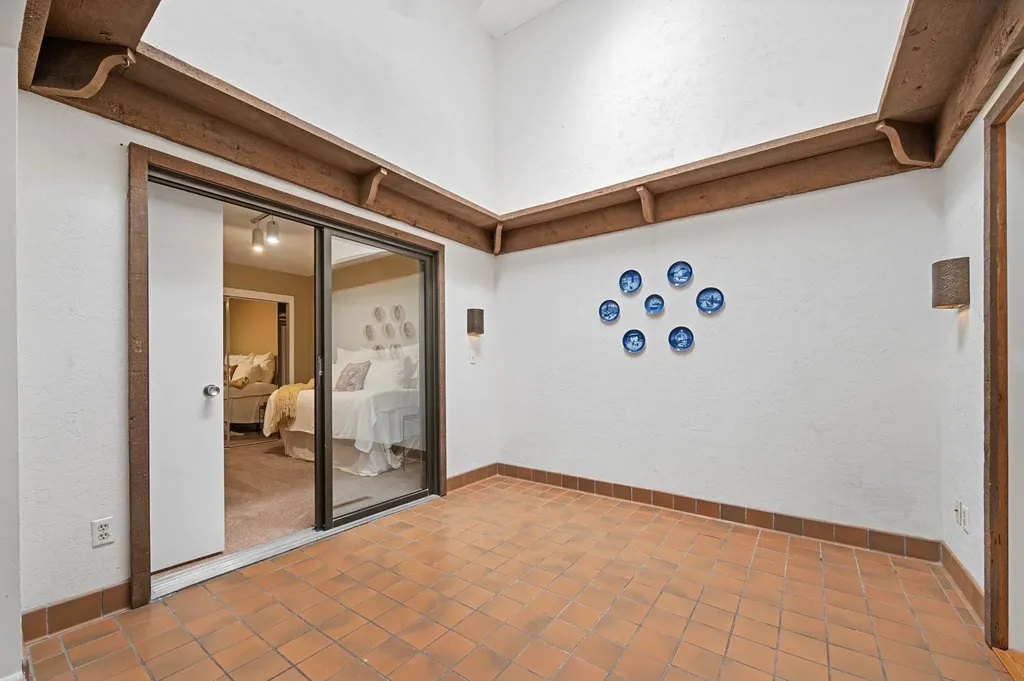 8419 E Harry Wichita KS 67207