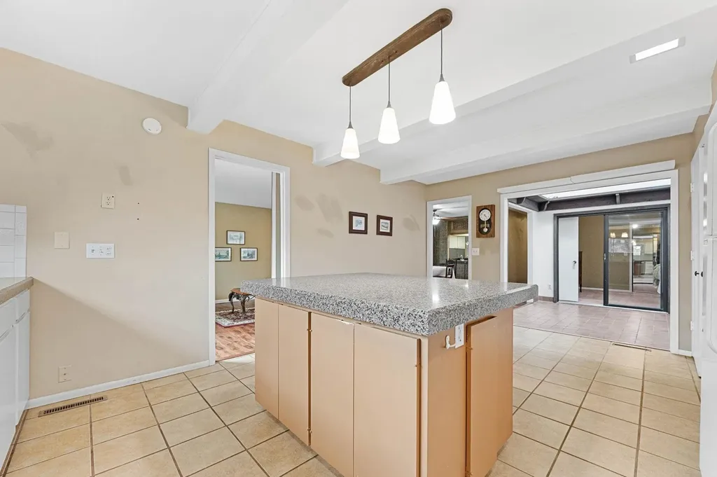 8419 E Harry Wichita KS 67207