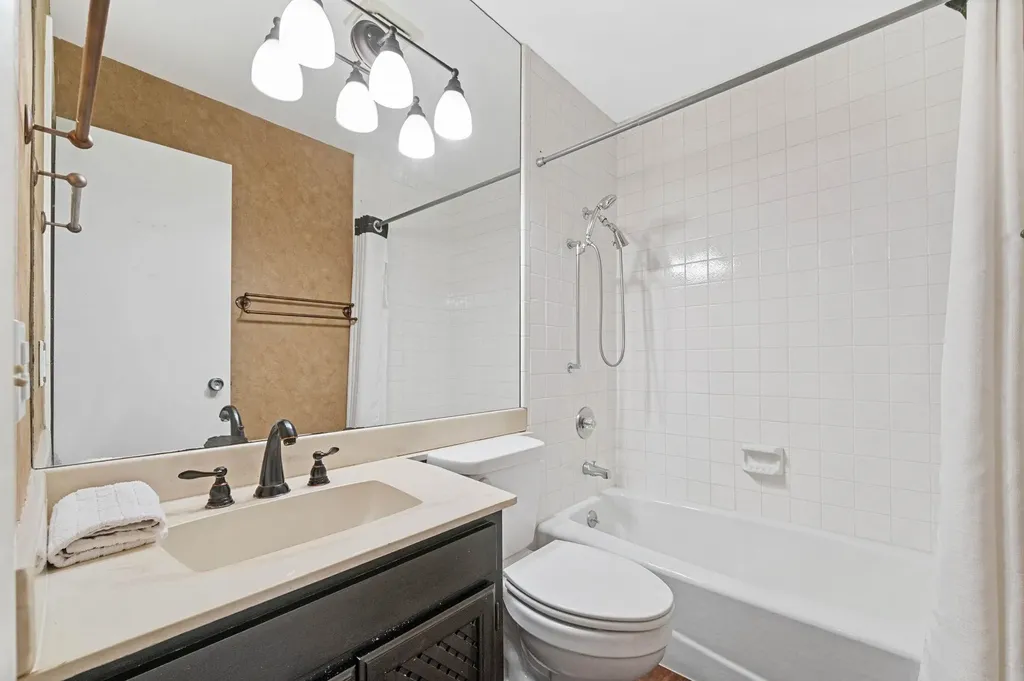 8419 E Harry Wichita KS 67207